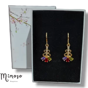 Aretes colgantes con piedras de colores